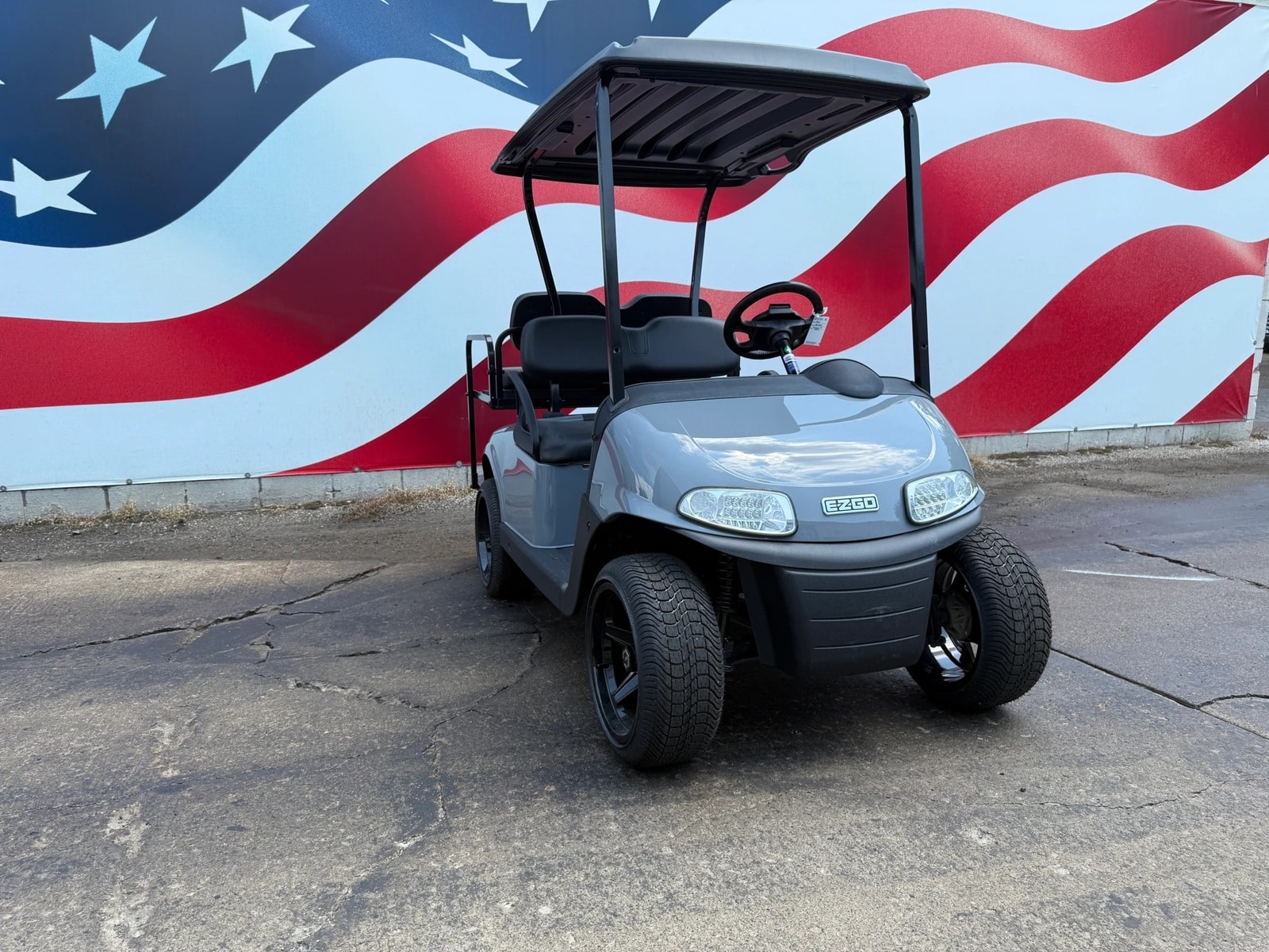 2020 EZGO RXV photo 2